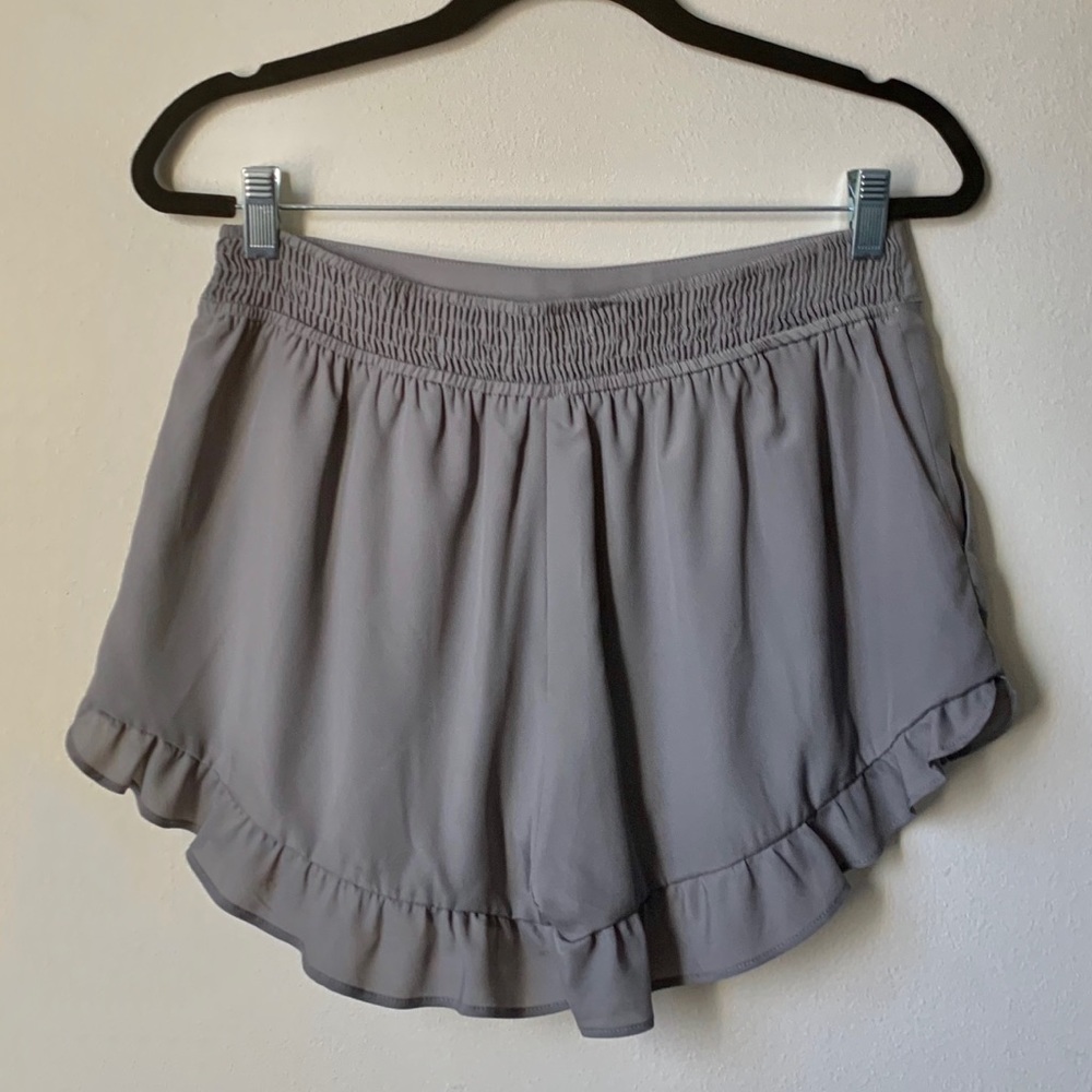 EUC BCBGeneration Ruffle Shorts - Picture 4 of 4
